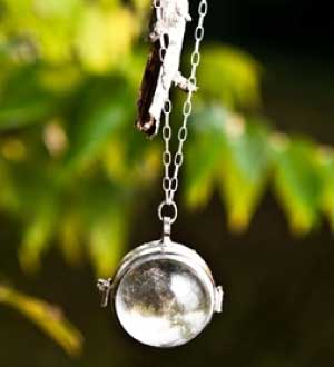 Shabby Apple Through the Looking Glass Necklace