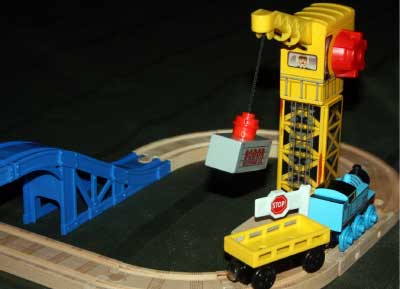 Learning Curve Thomas Wooden Railway Crane & Cargo Figure-8 Set