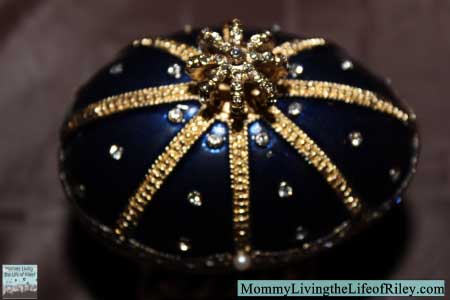 Chasing Treasure Majestic Royal Blue Musical Egg Trinket Box