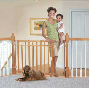 Summer Infant Stylish&Secure Deluxe Wood Top of Stairs Gate with Dual Banister Kit