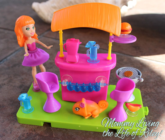 Polly Pocket Stick 'n' Play Lea Patio Party Playset