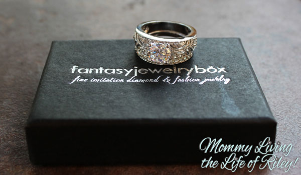 Fantasy Jewelry Box Queen Victoria Vintage Style Wedding Ring Set